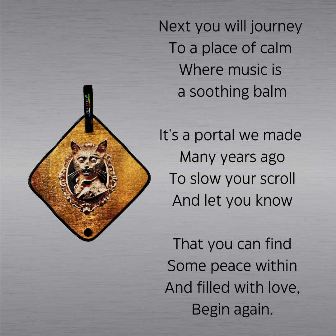 GOLDEN CREEPY CAT TEE