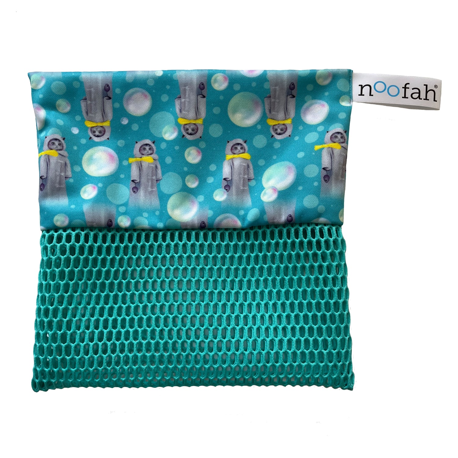Lightweight dual-sided Noofah wash cloth with soft and exfoliating textures